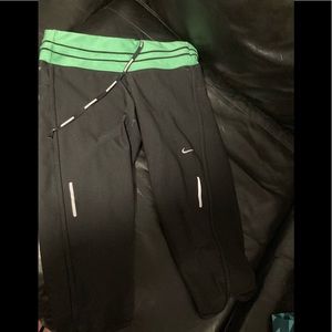 Nike dry fit Capri leggings Kneelength with reflective accents for running